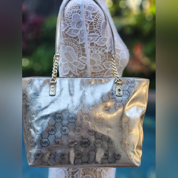 Michael Kors Large Jet Set with Chain strap Gold MK Tote. - Picture 14 of 16
